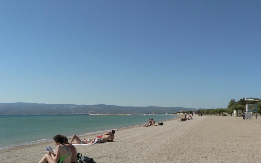 Omis-Punta-beach